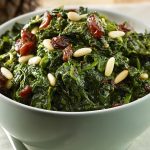 Spinaci alla brace, pinoli e uvetta