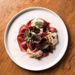 Vitello, spuma tonnata, cipolla in osmosi e fondo bruno