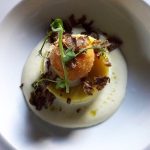 Uovo morbido, spuma di patate e tartufo biaco